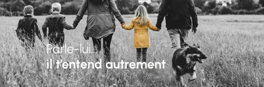 Paysage serein avec un arbre de vie ou une étoile, illustration de la transformation du deuil en souvenir lumineux