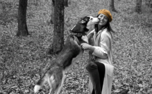 Deuil animalier et solitude après la perte d'un chien dans un foyer devenu silencieux